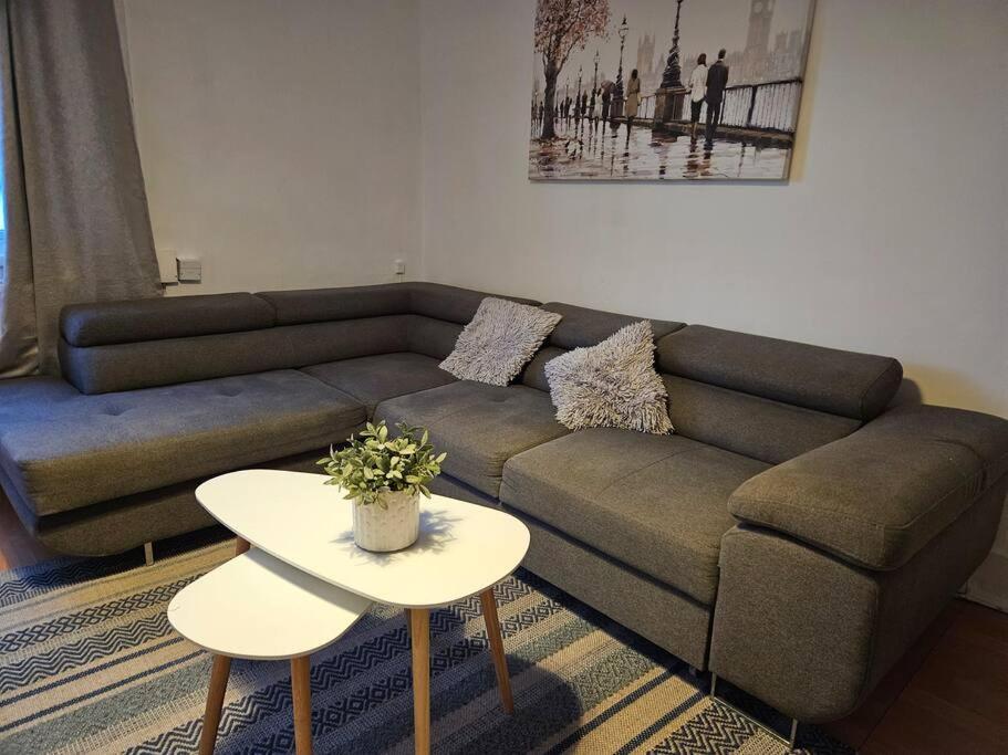 Stylish 2 Bed Apt - Harry Potter/ Leavesden Studios/Watford/Hemel Hempstead - Families/Professionals & Contractors Welcome - Serviced Accomodation Sarratt Dış mekan fotoğraf