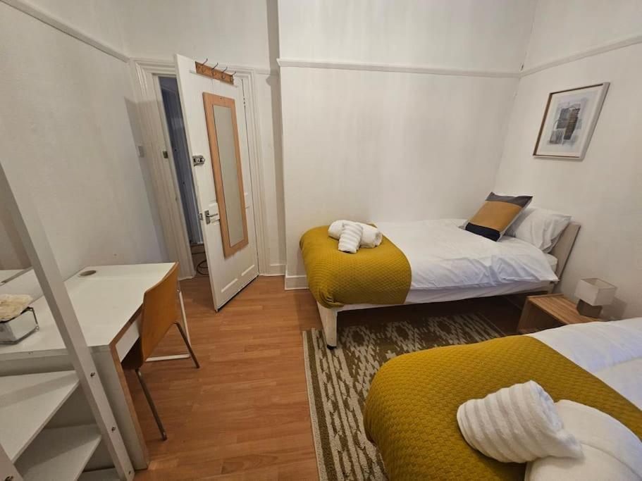 Stylish 2 Bed Apt - Harry Potter/ Leavesden Studios/Watford/Hemel Hempstead - Families/Professionals & Contractors Welcome - Serviced Accomodation Sarratt Dış mekan fotoğraf