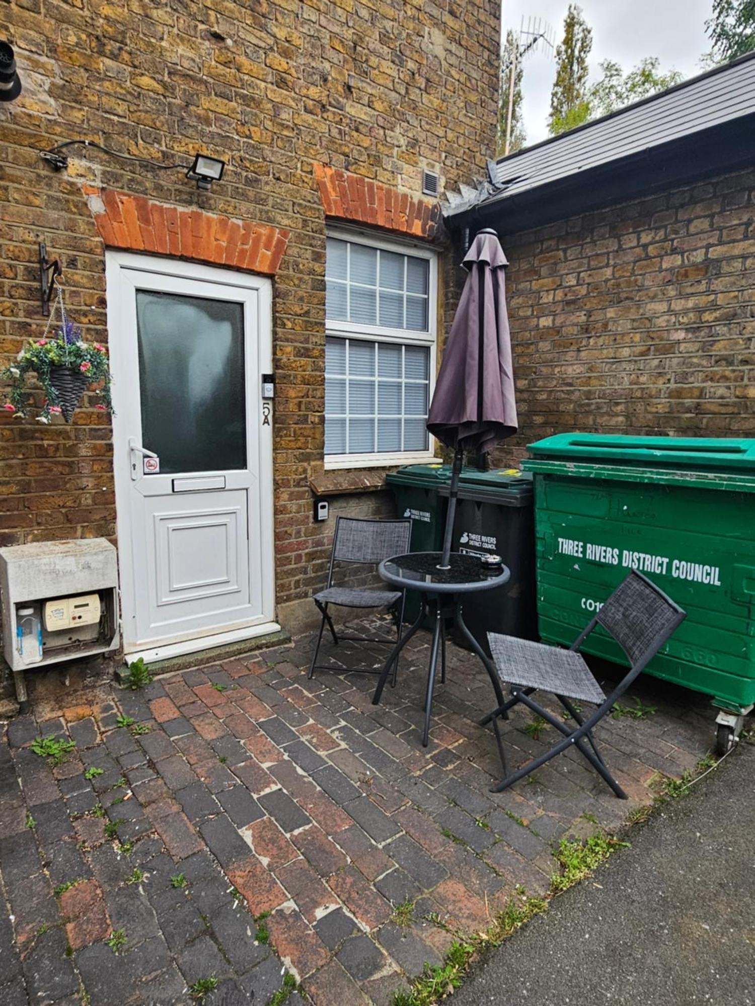 Stylish 2 Bed Apt - Harry Potter/ Leavesden Studios/Watford/Hemel Hempstead - Families/Professionals & Contractors Welcome - Serviced Accomodation Sarratt Dış mekan fotoğraf