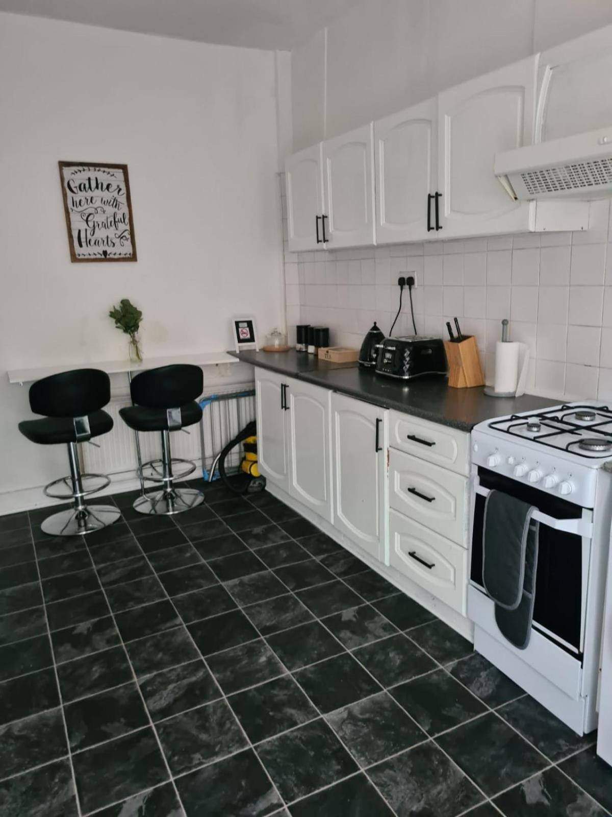 Stylish 2 Bed Apt - Harry Potter/ Leavesden Studios/Watford/Hemel Hempstead - Families/Professionals & Contractors Welcome - Serviced Accomodation Sarratt Dış mekan fotoğraf